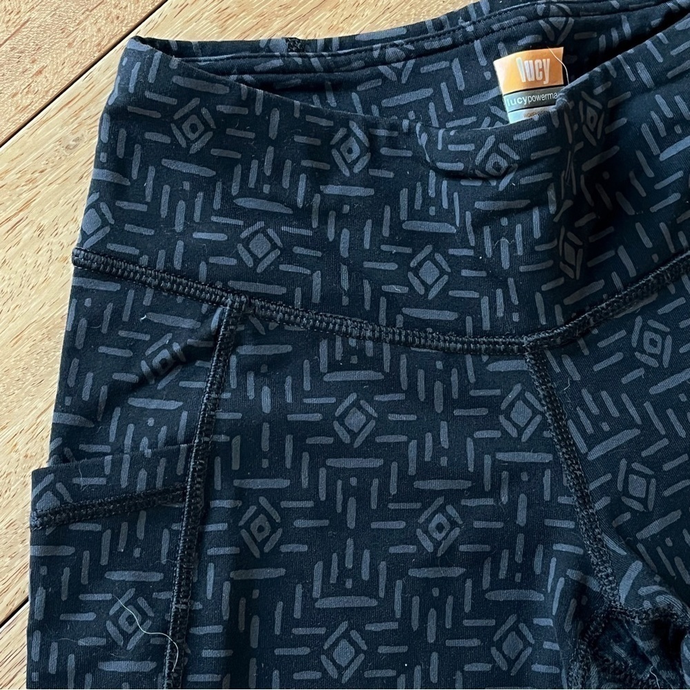 Lucy Powermax Gray Black Geometric Tribal Crop Leggings XS Workout Athleisure